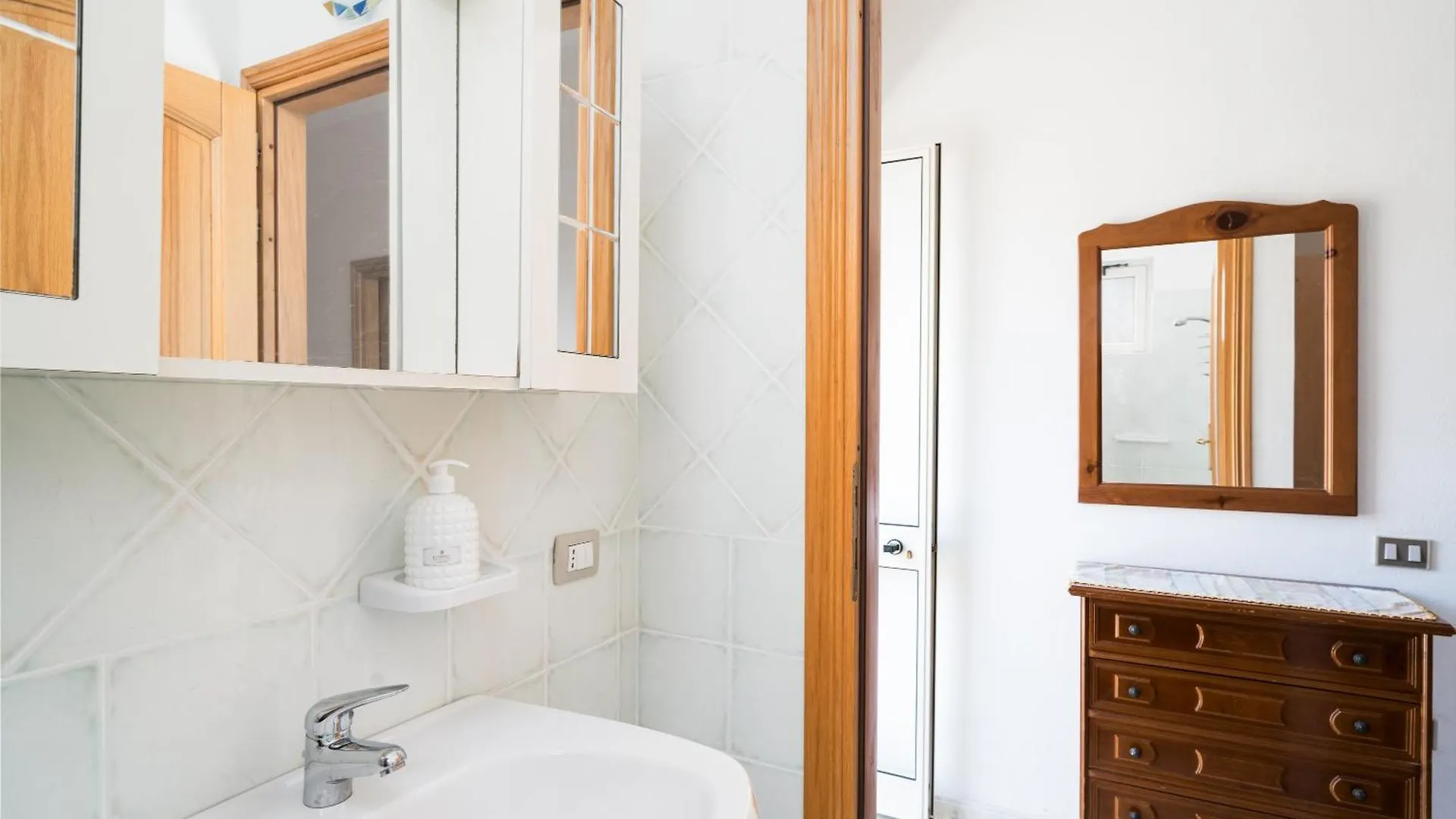 Apartment Ferienwohnung Monolocale A Due Passi Dal Mare Posada  Italien